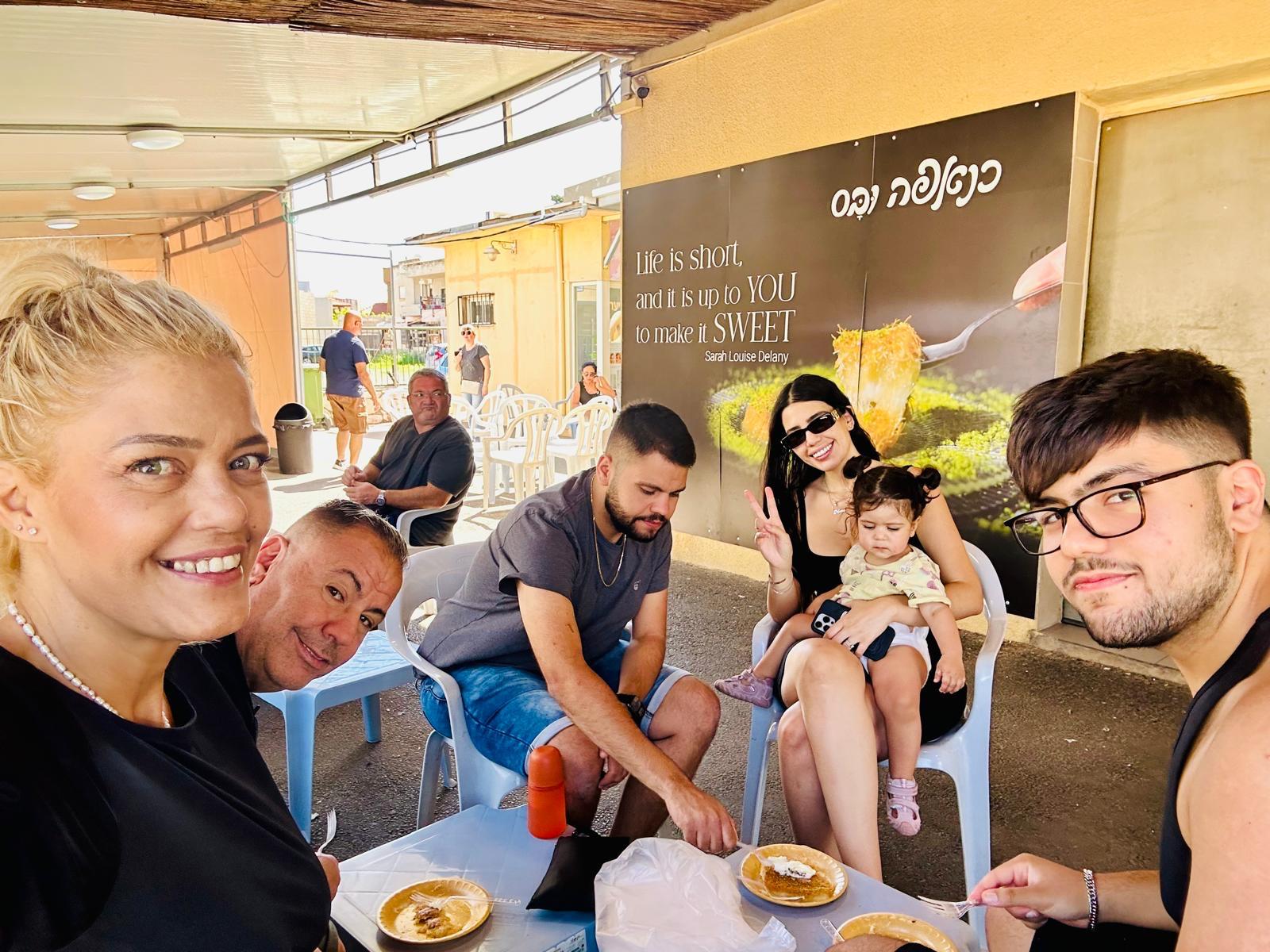 רגע של גיא עם המשפחה