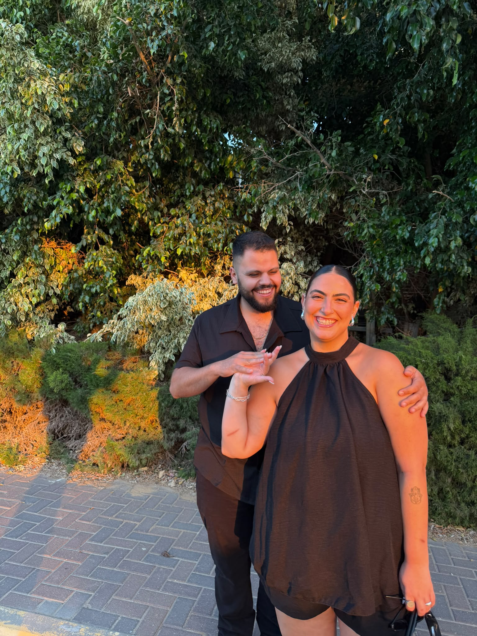 רגע של גיא עם חברים